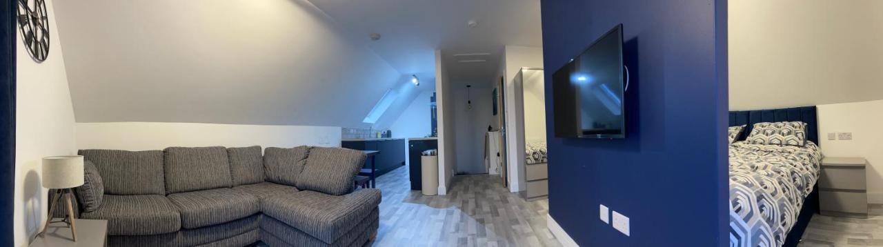 Lochside Loft - Self Catering Apartment For 2 In A Great Location For Inverness Airport And Both Cabot Highlands & Nairn Golf Courses Extérieur photo