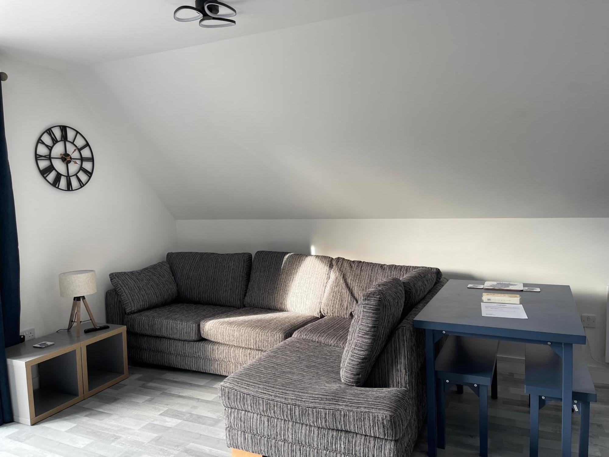 Lochside Loft - Self Catering Apartment For 2 In A Great Location For Inverness Airport And Both Cabot Highlands & Nairn Golf Courses Extérieur photo