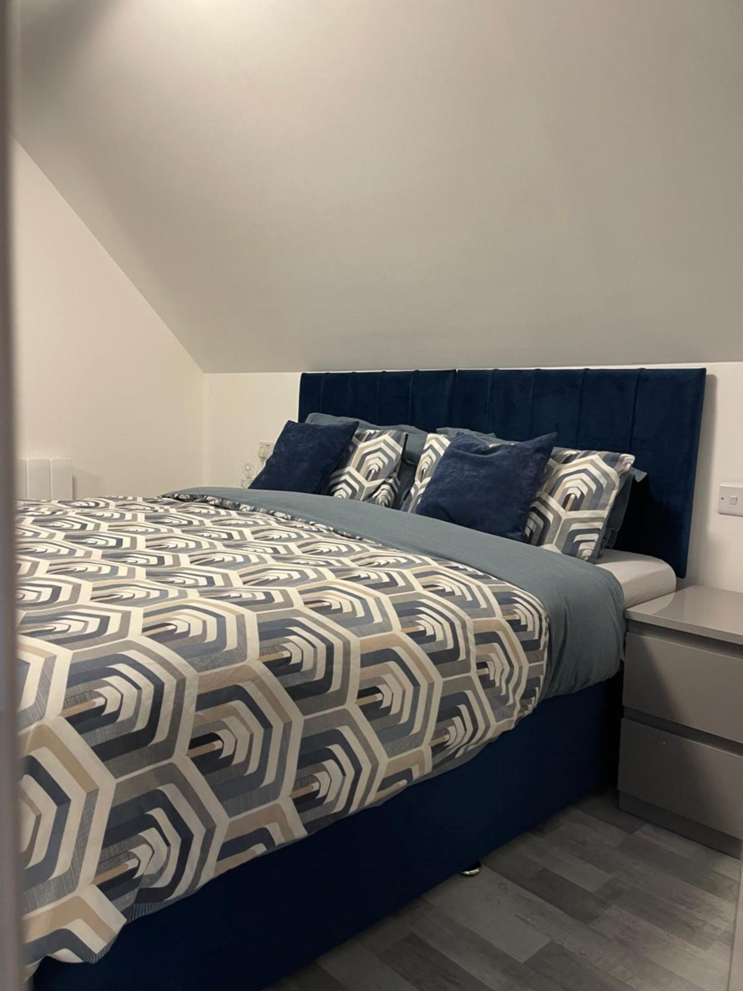 Lochside Loft - Self Catering Apartment For 2 In A Great Location For Inverness Airport And Both Cabot Highlands & Nairn Golf Courses Extérieur photo