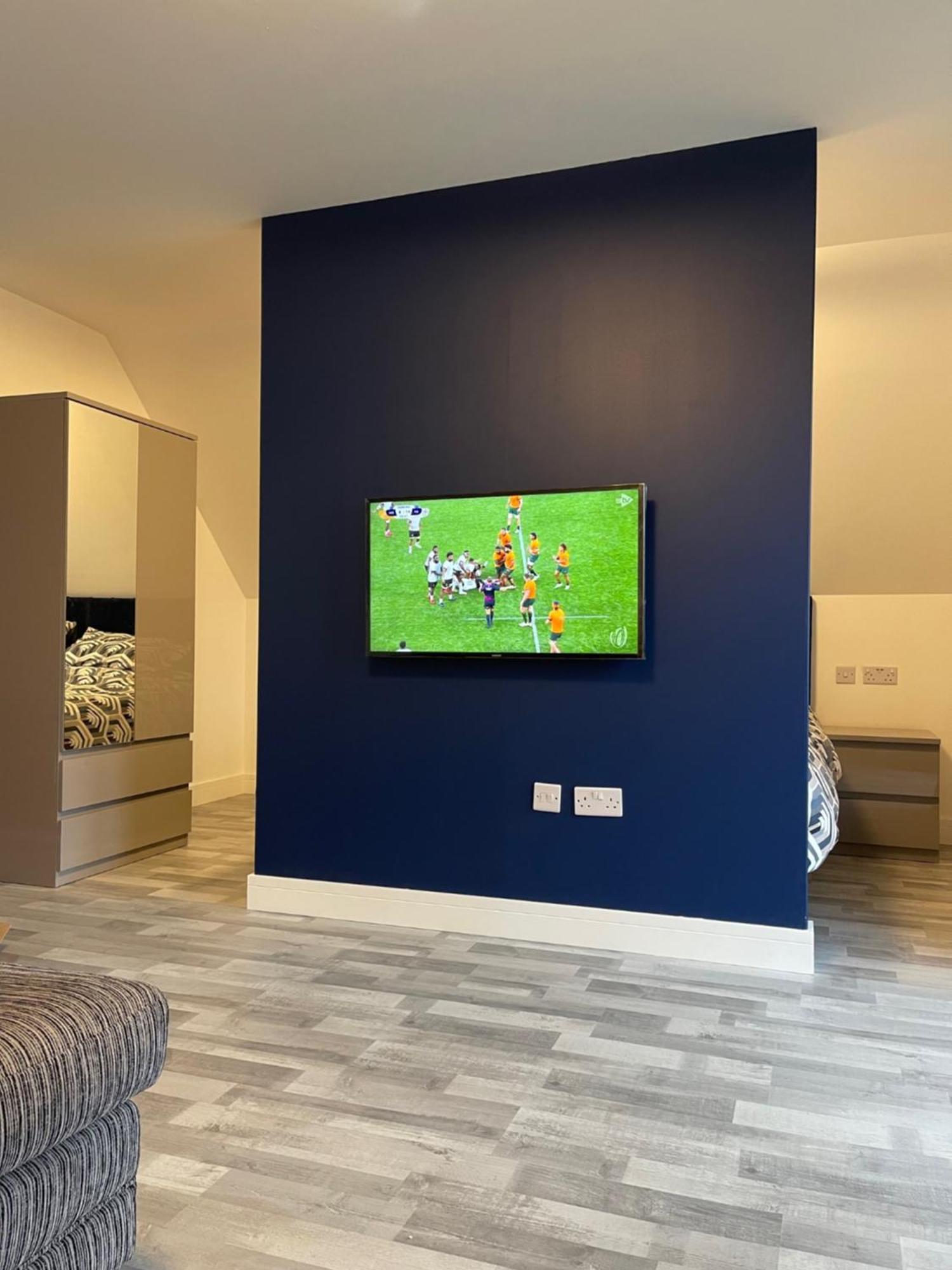 Lochside Loft - Self Catering Apartment For 2 In A Great Location For Inverness Airport And Both Cabot Highlands & Nairn Golf Courses Extérieur photo